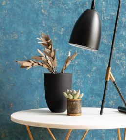 Benton Uni Metallic Wallpaper by Caselio Bleu madure dore