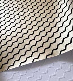 Buzz Lustre Wallpaper by Erica Wakerly Black Flock/Gold Lustre