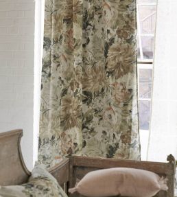 Fleur D'Artistes Fabric by Designers Guild Chalk