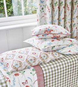 Lillian Fabric by Prestigious Textiles Poppy