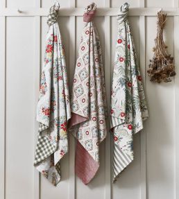 Lillian Fabric by Prestigious Textiles Poppy