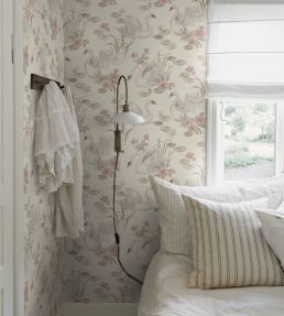 Lily Swan Wallpaper by Borastapeter Blush