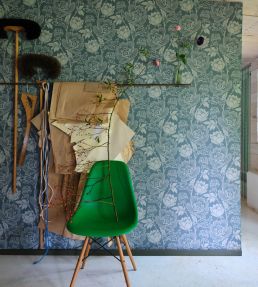 Peony Wallpaper by Farrow & Ball Dimity / Sulking Room Pink